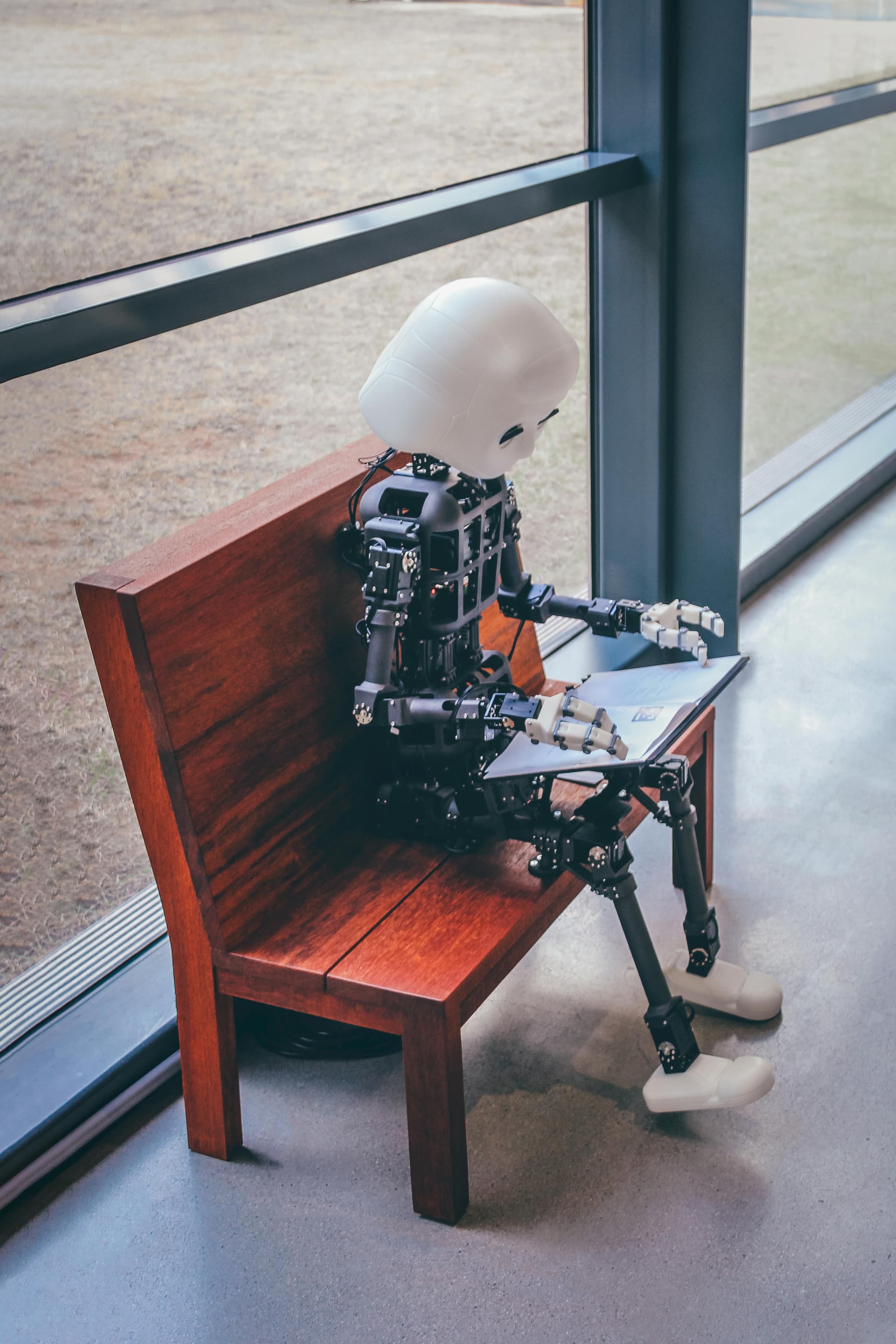 Can AI Tools Replace Agencies? New Dynamics of Digital Competition